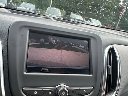 Used 2022 Chevrolet Equinox LS FWD image 16