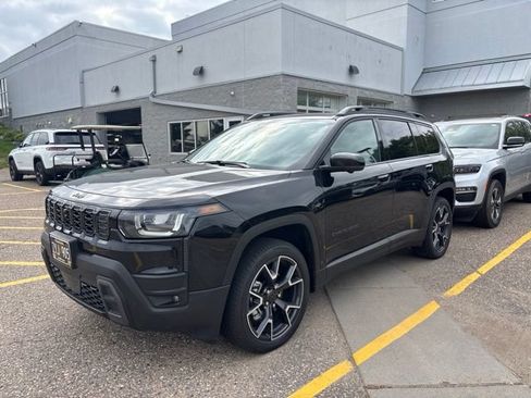 Used 2026 Jeep Cherokee Overland w/ Trailer Tow Group AWD/4WD image 4