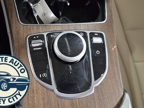 Used 2019 Mercedes-Benz C 300 4MATIC Sedan image 16
