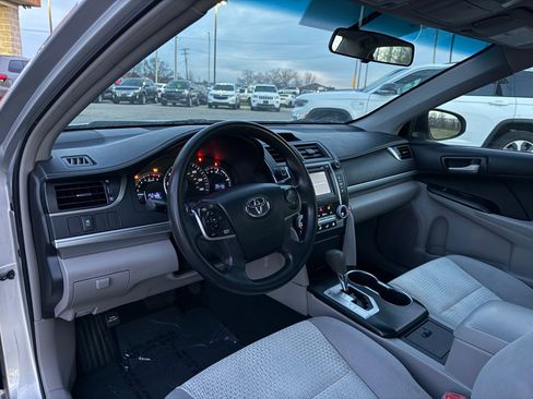 Used 2013 Toyota Camry LE image 30
