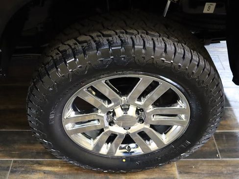 Used 2023 Toyota Tacoma SR5 w/ Technology Package image 32