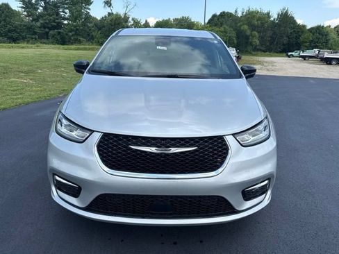 New 2026 Chrysler Pacifica Select AWD/4WD image 8