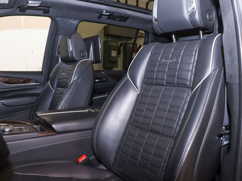 Used 2022 Cadillac Escalade ESV Sport Platinum w/ LPO, ONYX Package image 12