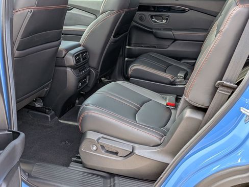 Used 2025 Honda Pilot TrailSport image 22