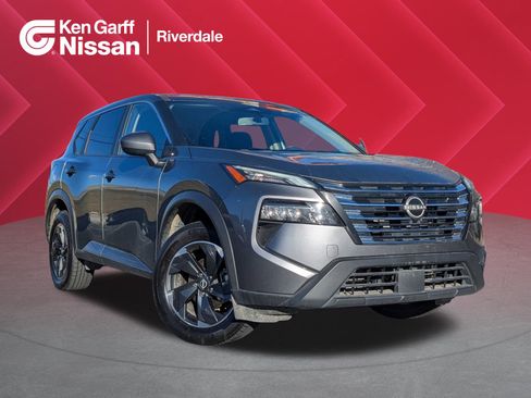 Used 2024 Nissan Rogue SV image 1