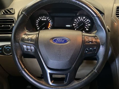 Used 2017 Ford Explorer XLT image 17