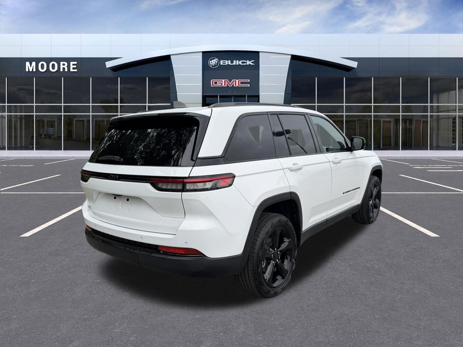 Used 2024 Jeep Grand Cherokee Altitude RWD image 3