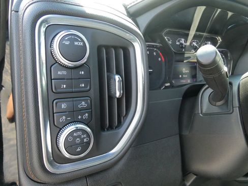 Used 2022 GMC Sierra 2500 AT4 AWD/4WD image 26