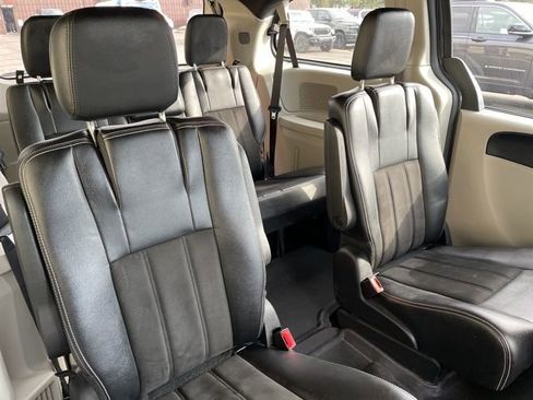 Used 2019 Dodge Grand Caravan SXT image 5