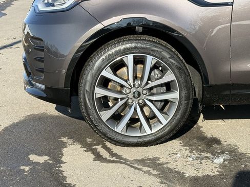 Certified 2025 Land Rover Discovery Dynamic SE image 10