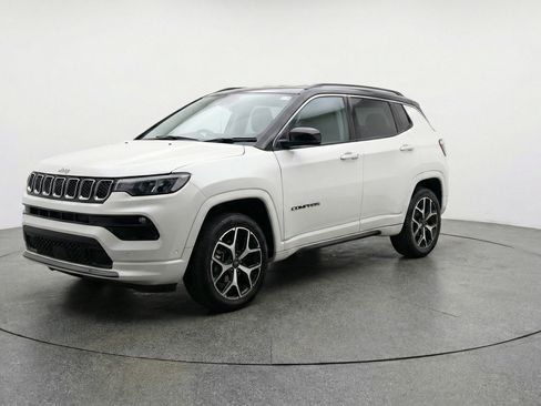 Used 2025 Jeep Compass Limited AWD/4WD image 3