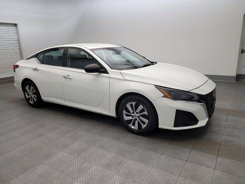 Used 2024 Nissan Altima 2.5 S FWD image 11