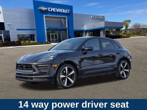 Used 2023 Porsche Macan image 4