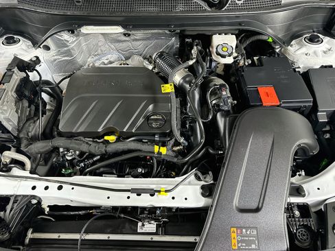 Used 2025 Chevrolet Trax RS w/ Driver Confidence Package FWD image 31