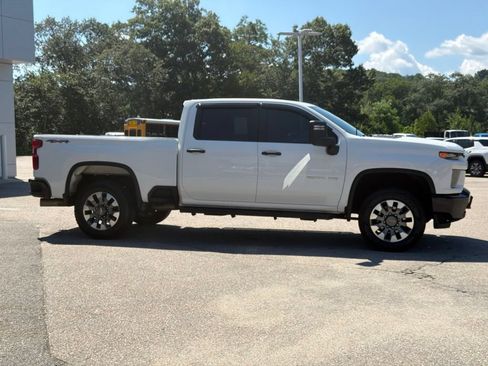 Certified 2022 Chevrolet Silverado 2500 Custom w/ Custom Value Package AWD/4WD image 9
