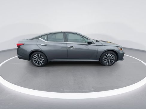 Used 2025 Nissan Altima 2.5 SV image 9