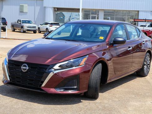 Used 2025 Nissan Altima 2.5 SV FWD image 23