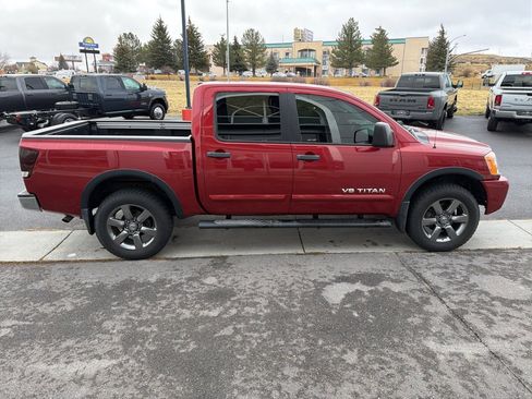 Used 2015 Nissan Titan SV w/ SV Value Truck Package image 7