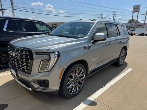 Used 2025 GMC Yukon Denali Ultimate AWD/4WD image 5