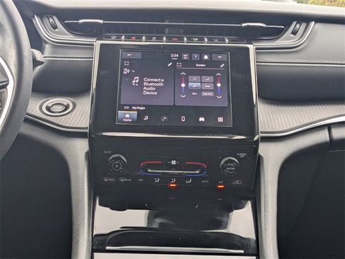 Used 2024 Jeep Grand Cherokee Laredo X image 18