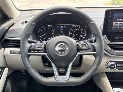 Used 2024 Nissan Altima 2.5 SL FWD image 25