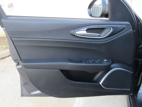 Used 2023 Alfa Romeo Giulia Sprint image 13