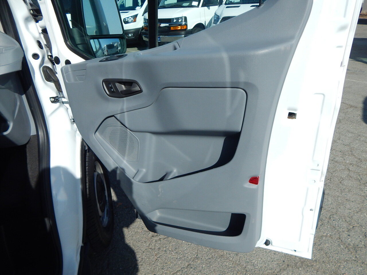 Used 2018 Ford Transit 350 XL RWD image 22