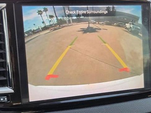 Used 2024 Chrysler Pacifica Touring-L image 12