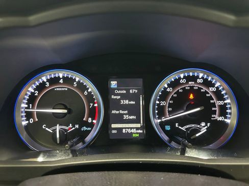 Used 2019 Toyota Highlander XLE AWD/4WD image 23