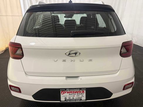 Used 2024 Hyundai Venue Limited image 16