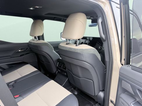 Used 2025 Lexus GX 550 image 52