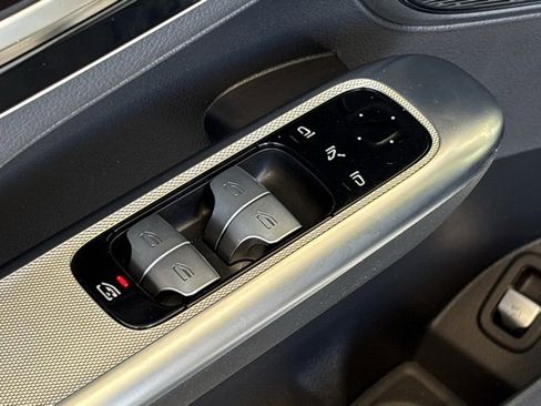 Used 2026 Mercedes-Benz GLC 300 4MATIC image 13