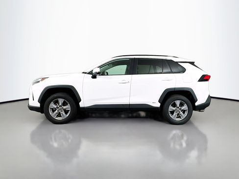Certified 2022 Toyota RAV4 XLE w/ XLE Grade Weather Package AWD/4WD image 4