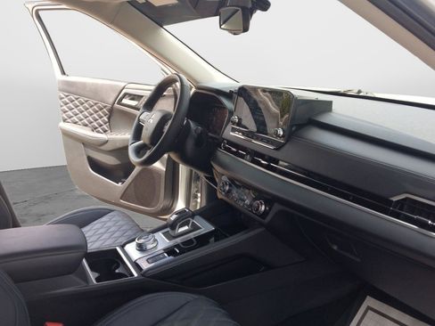 Used 2023 Mitsubishi Outlander SEL Black Edition image 29
