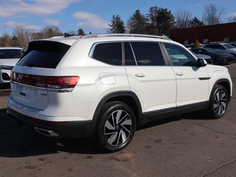 Used 2024 Volkswagen Atlas SEL AWD/4WD image 6