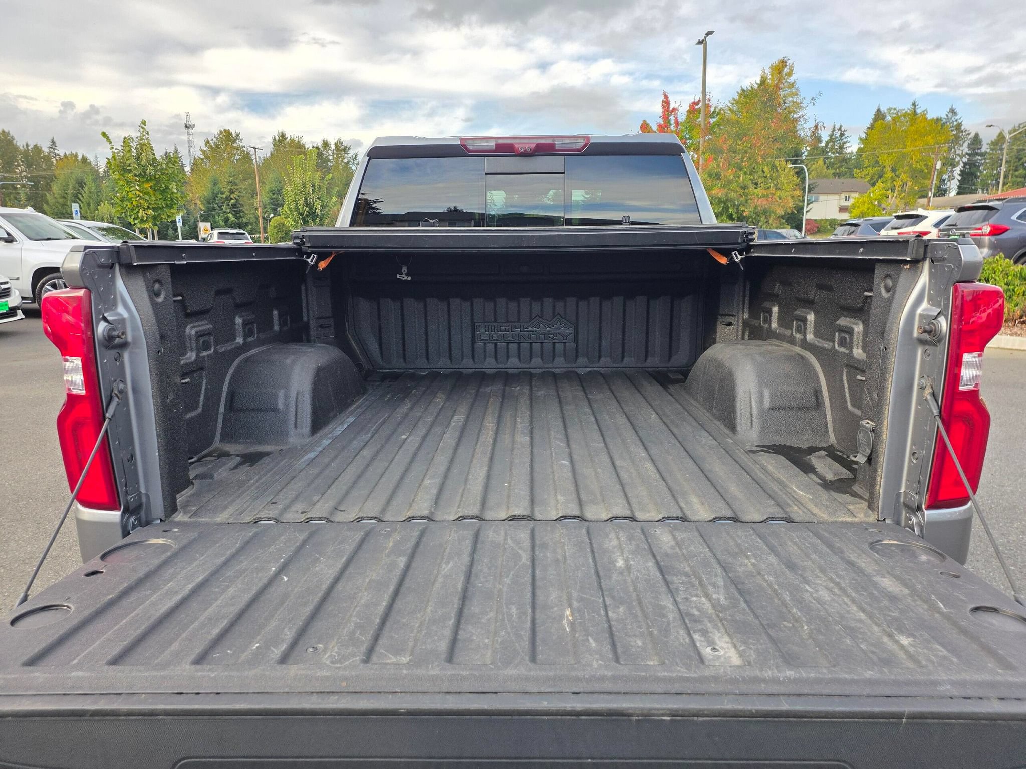 Used 2021 Chevrolet Silverado 1500 High Country w/ Technology Package AWD/4WD image 9