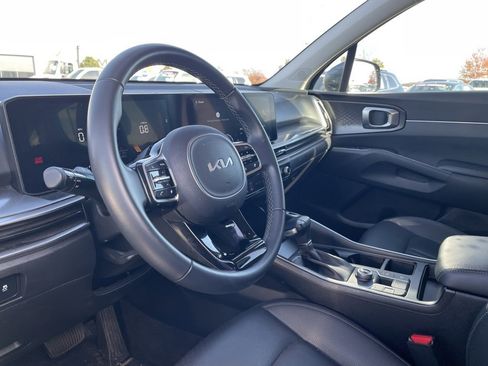 Used 2025 Kia Sorento S image 9