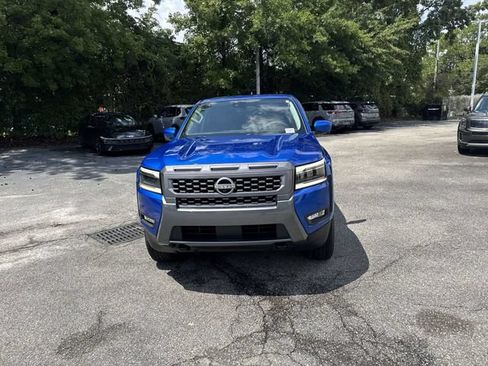 Used 2025 Nissan Frontier SL AWD/4WD image 2