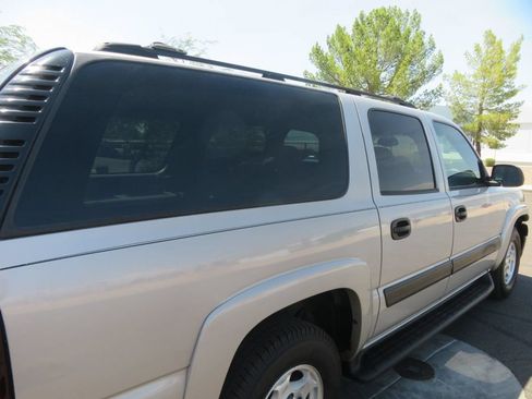 Used 2004 Chevrolet Suburban LS w/ Preferred Equipment Group AWD/4WD image 10