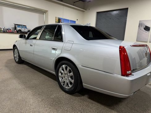 Used 2009 Cadillac DTS w/ Trunk Convenience Package FWD image 20