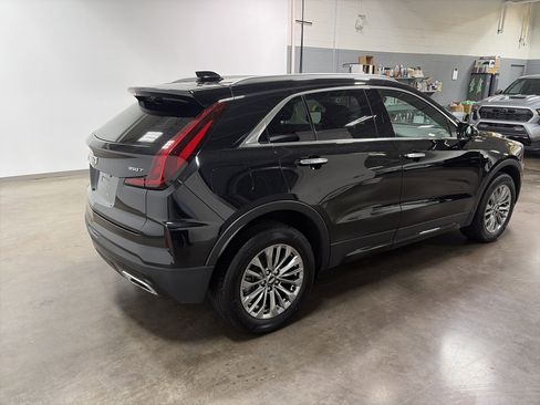 Used 2025 Cadillac XT4 Premium Luxury image 3