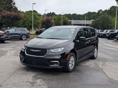 New 2026 Chrysler Pacifica Select