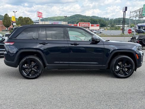 Used 2024 Jeep Grand Cherokee Limited w/ Luxury Tech Group II AWD/4WD image 7