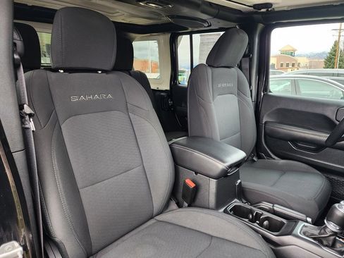 Used 2022 Jeep Wrangler Unlimited Sahara w/ LED Lighting Group image 16