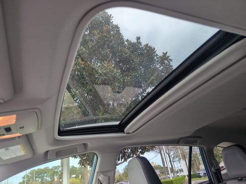 Used 2018 Toyota RAV4 Limited image 28