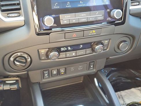 Used 2022 Nissan Frontier SV image 22