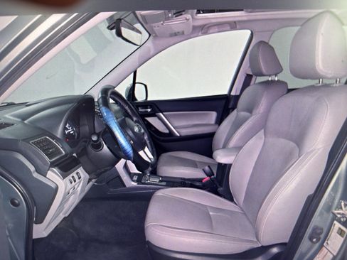 Used 2017 Subaru Forester 2.5i Limited AWD/4WD image 3