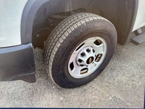 Used 2023 Chevrolet Silverado 2500 W/T w/ Snow Plow Prep/Camper Package image 15