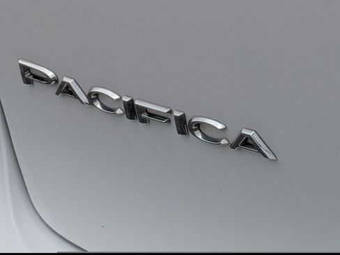 Certified 2024 Chrysler Pacifica Touring-L image 13