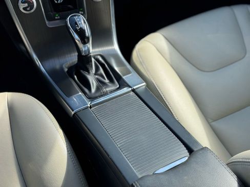 Used 2016 Volvo XC60 T5 Premier image 14